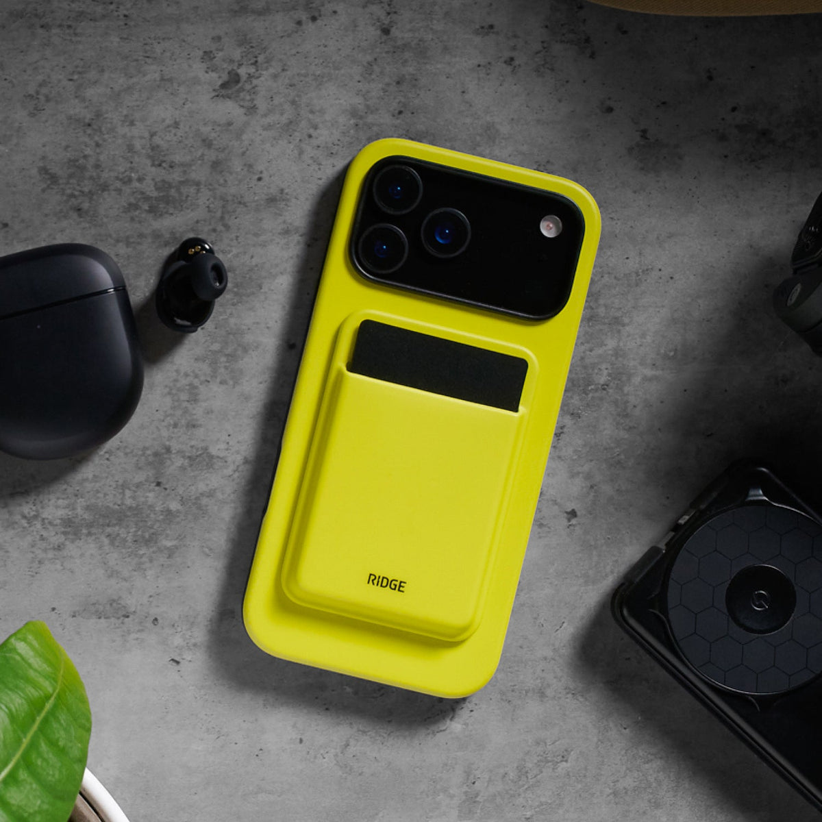 MagSafe Cardholder - Hyper Lime