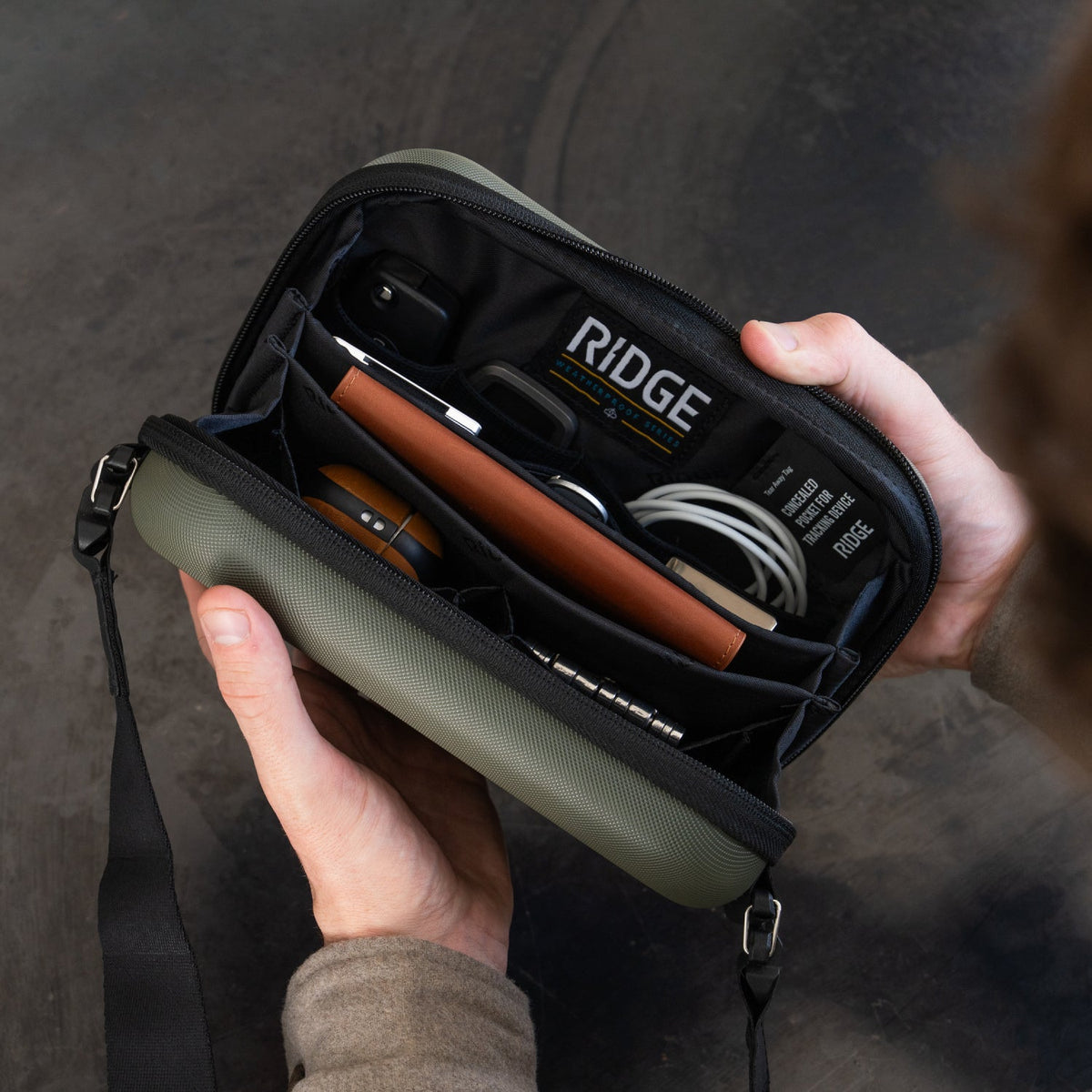 Hardshell Sling - Matte Olive